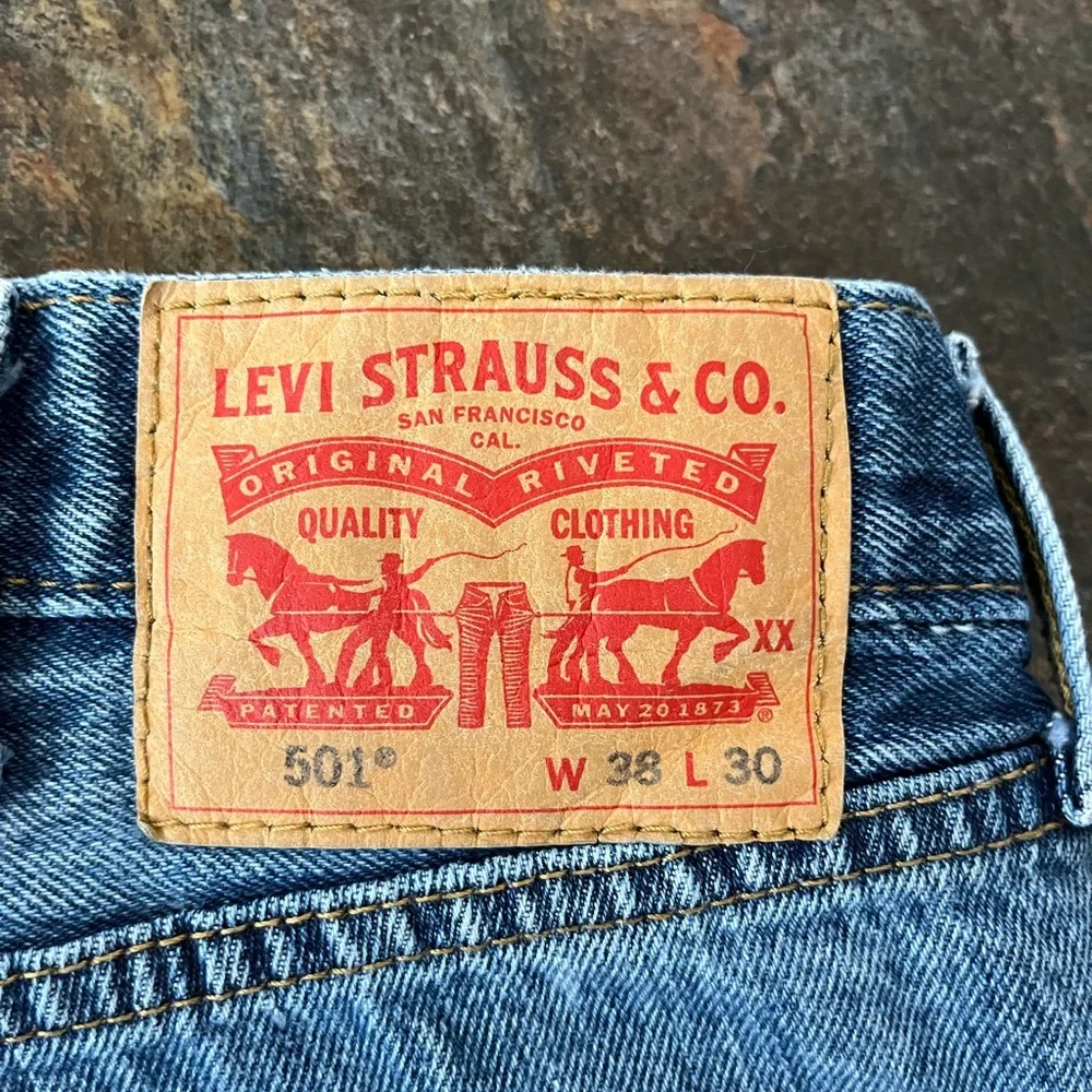 Men’s Levi’s 501 button fly medium dark wash denim jeans. Size 38x30.